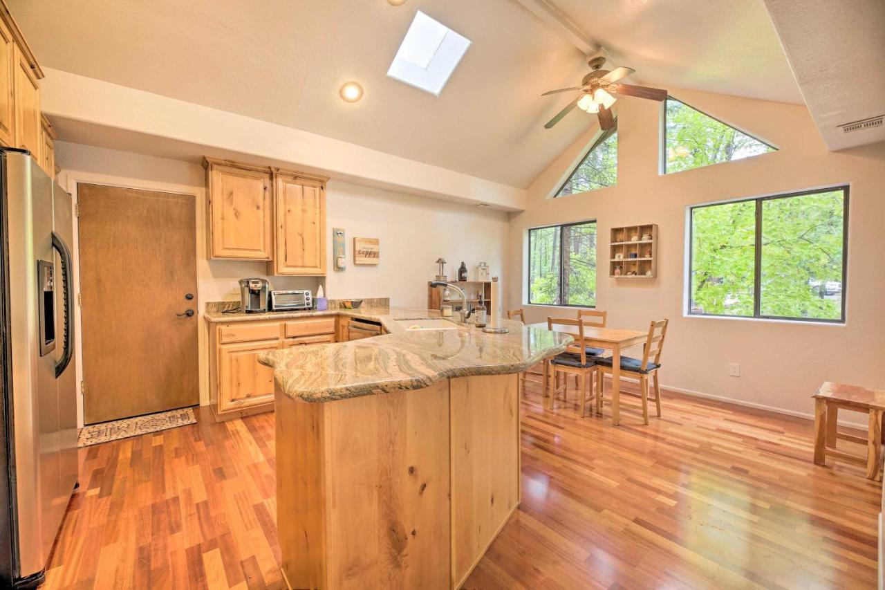 Lush Pinetop Retreat With Large Deck And Wooded Yard! Eksteriør bilde