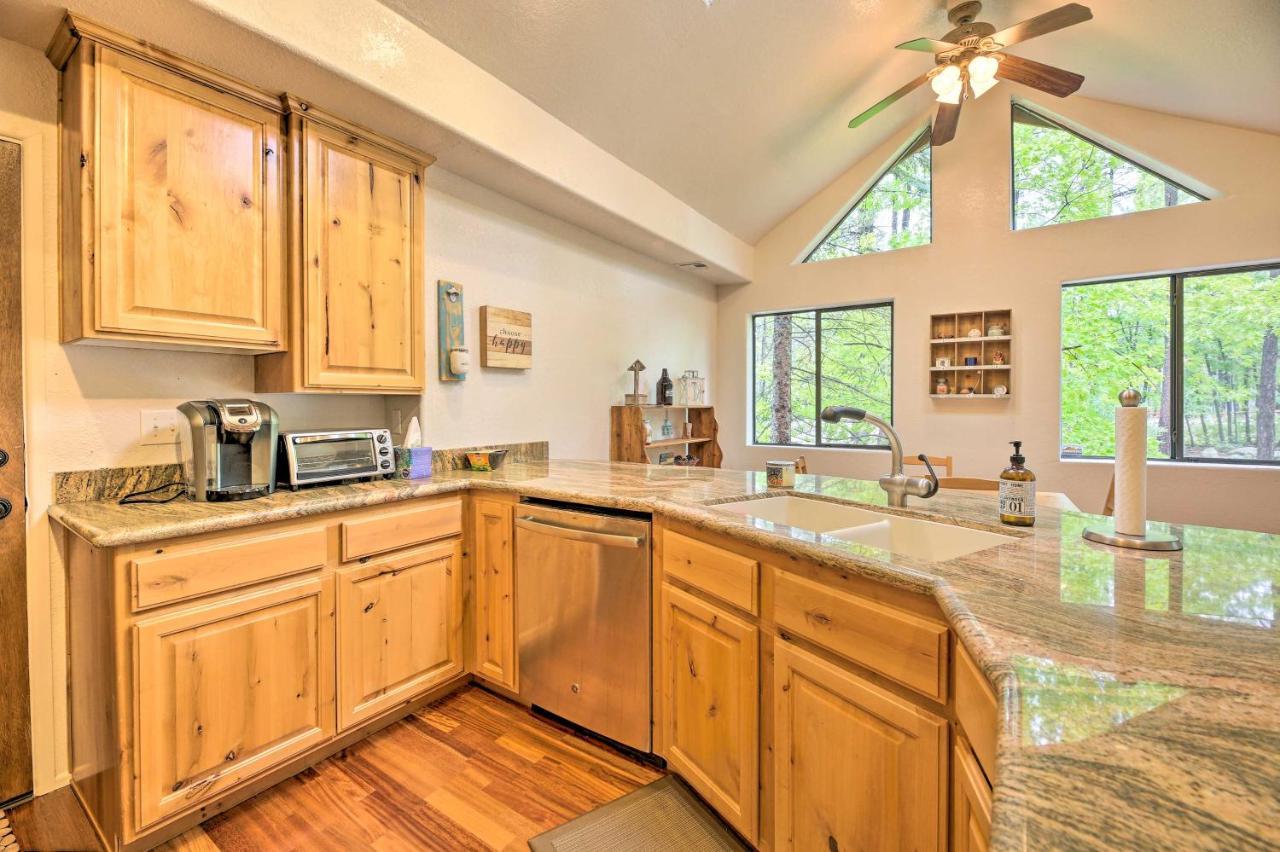 Lush Pinetop Retreat With Large Deck And Wooded Yard! Eksteriør bilde