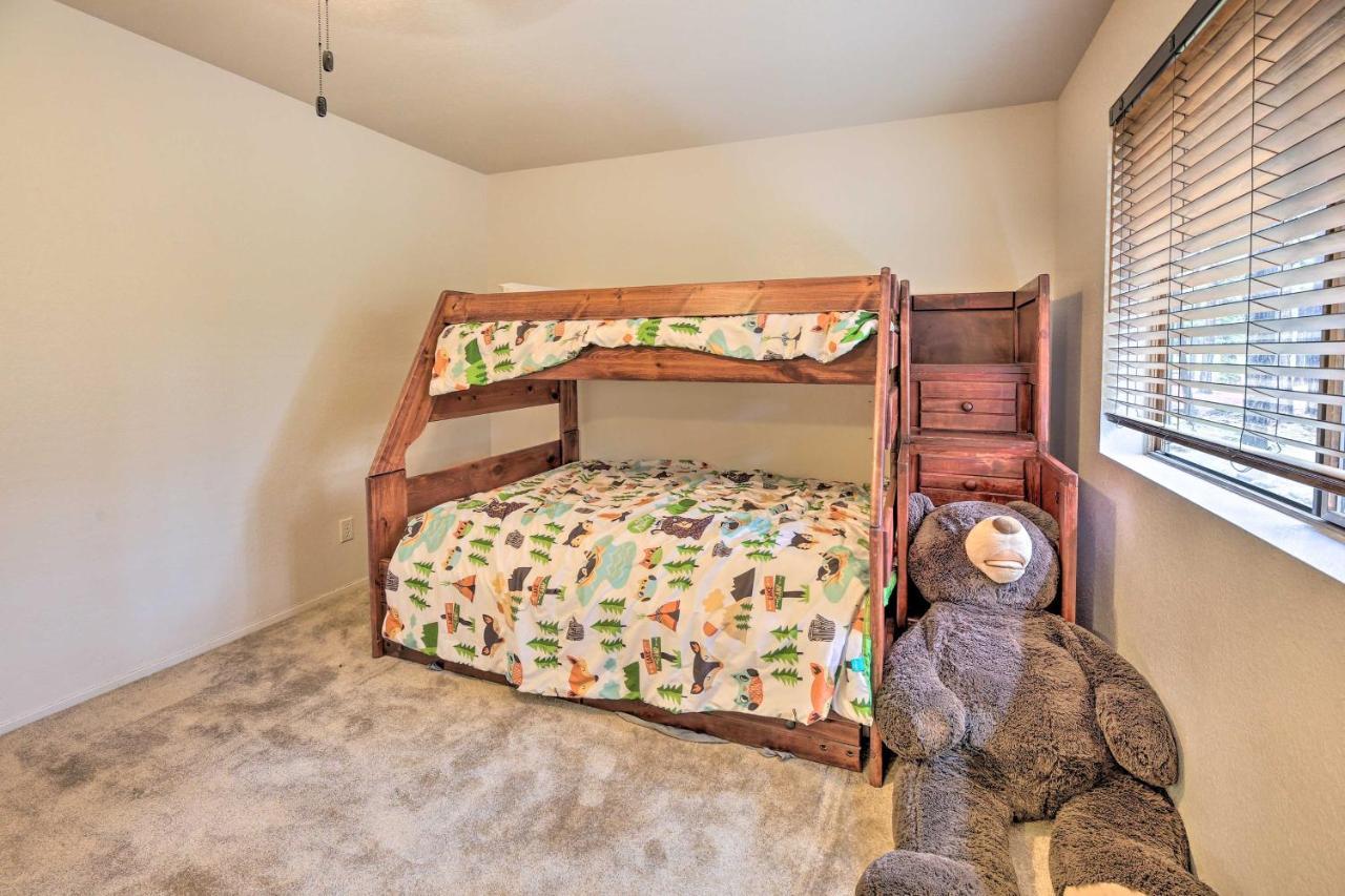Lush Pinetop Retreat With Large Deck And Wooded Yard! Eksteriør bilde